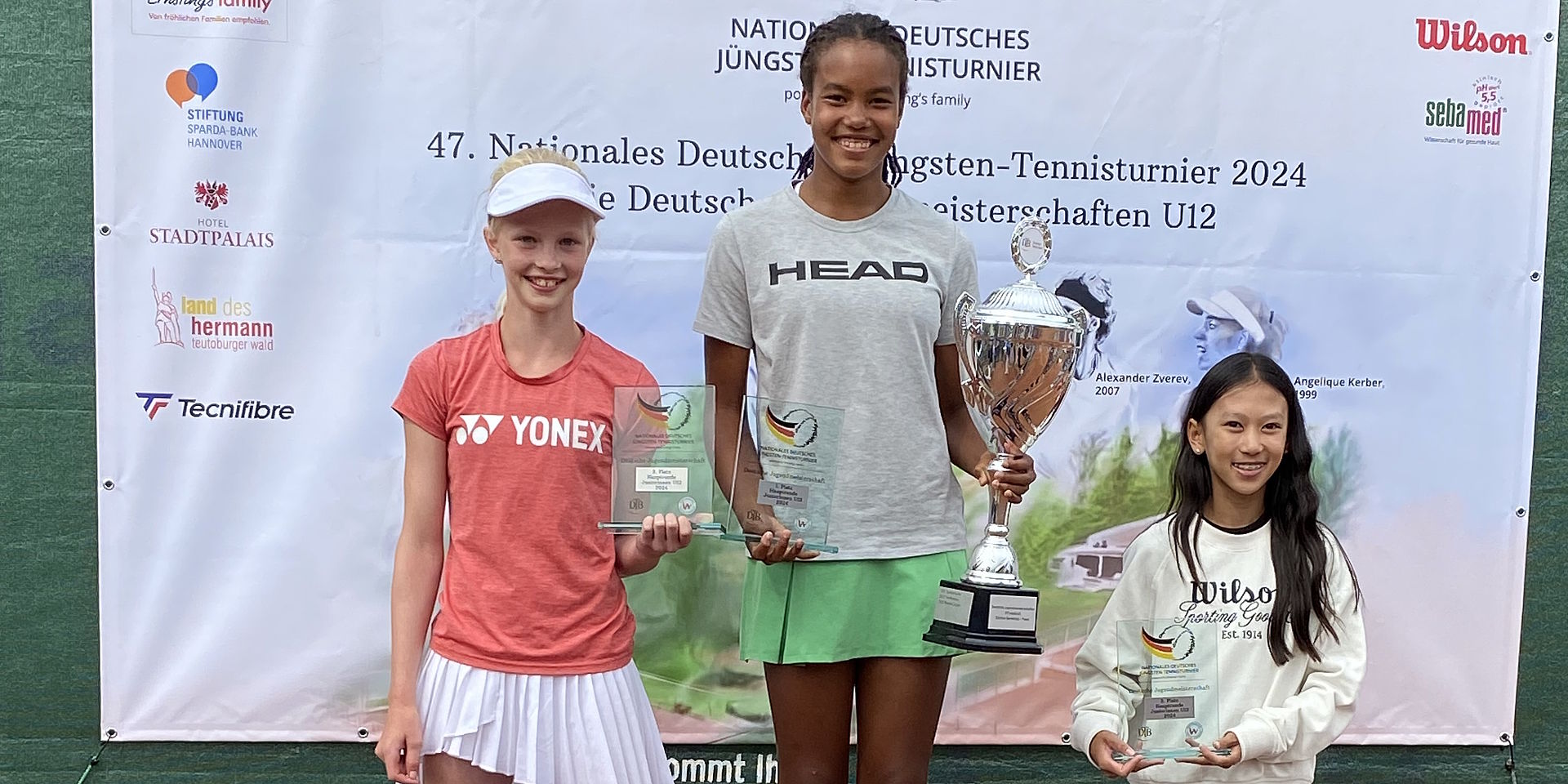 Jana Nolte gewinnt die DJM U12 im Rahmen des Nationalen deutschen Jüngsten-Tennisturniers im westfälischen Kreis Lippe 